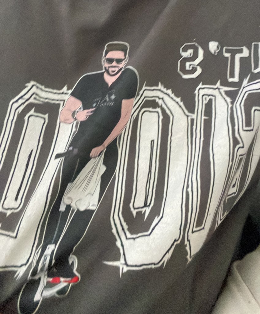 DontizzleJones's tweet photo. I had to wear it today #GioDay https://t.co/LG8kQ2wz5m