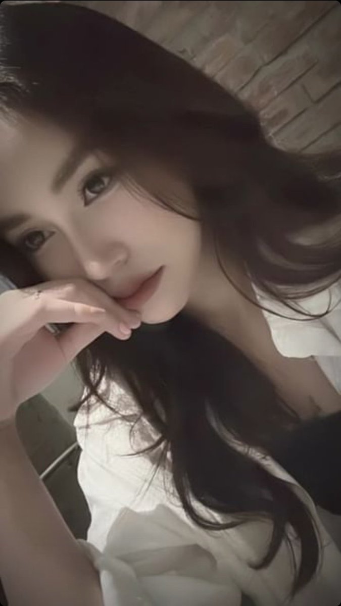 ChucVyyy's tweet photo. Tu sửa nhan sắc để cuối tuần đi "ôm" https://t.co/WHD2ZjSQIk