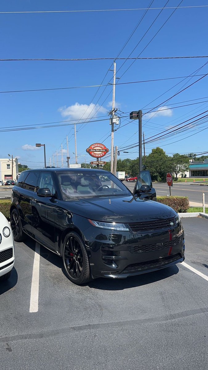 GodfredWornyo's tweet photo. 2022 Range Rover P340 Sold. 
shipping to Ghana Soon.🇬🇭
we do dealership too as well.
Kindly follow @streetdreamsgh https://t.co/PXXLs0Eg44