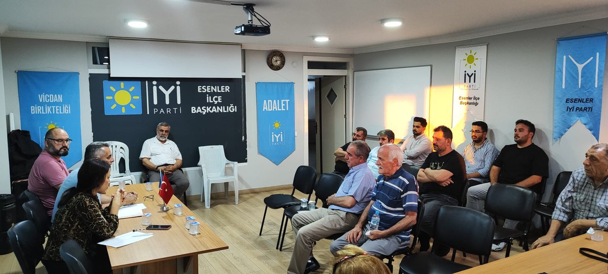 iyipartiesenler's tweet photo. İYİ Parti Esenler ilçe başkanlığı yönetim kurulu toplantımızı ilçe başkanımız @SehOmerKARA ve ilçe başkan vekili @eriscesur başkanımızın katılımı ile gerçekleştirdik. https://t.co/Co88e1zhRW