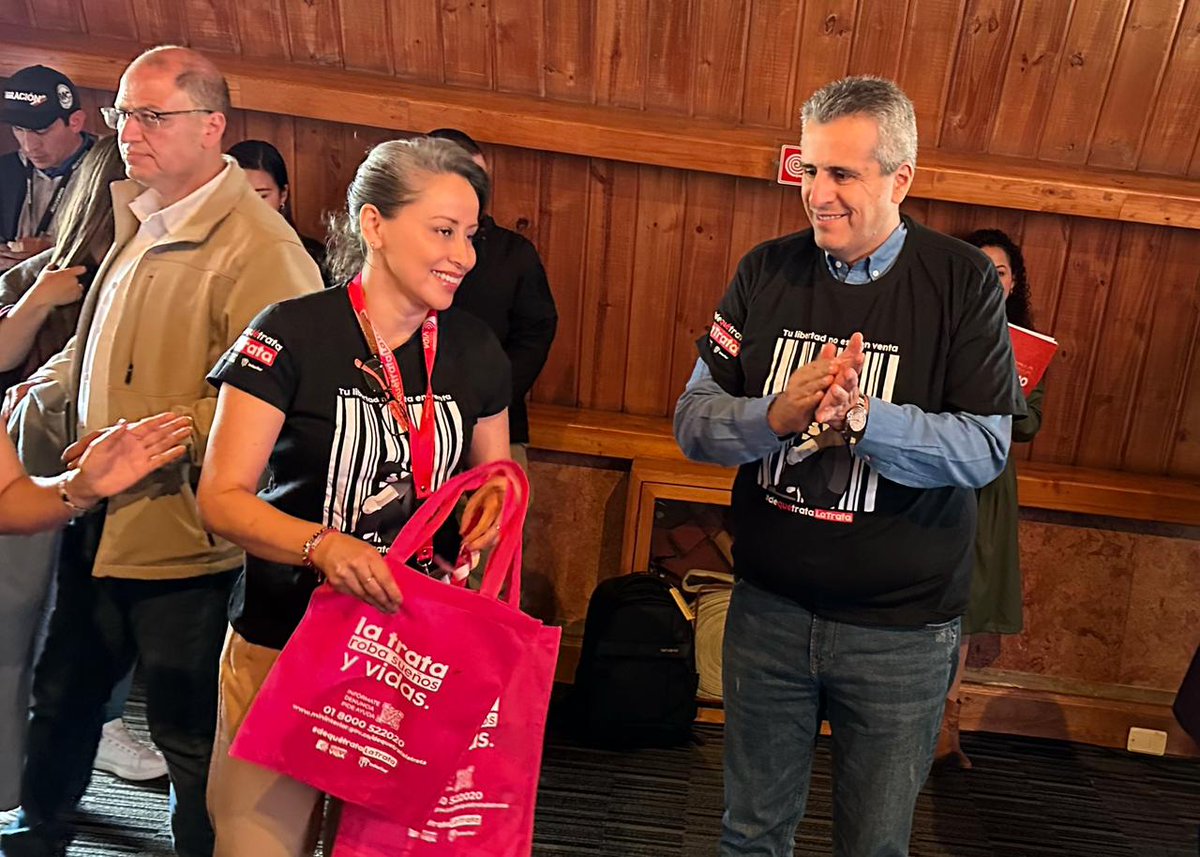 ICBFColombia's tweet photo. ¡La trata de personas es un delito internacional de lesa humanidad! 

A través del Plan Nacional de Prevención del Delito de Trata de Personas 2023, liderado por @MinInterior, trabajamos junto a ellos para prevenirlo y luchar en su contra. 

Y tú, ¿sabes #DeQuéTrataLaTrata? https://t.co/fvxlTDFAHu