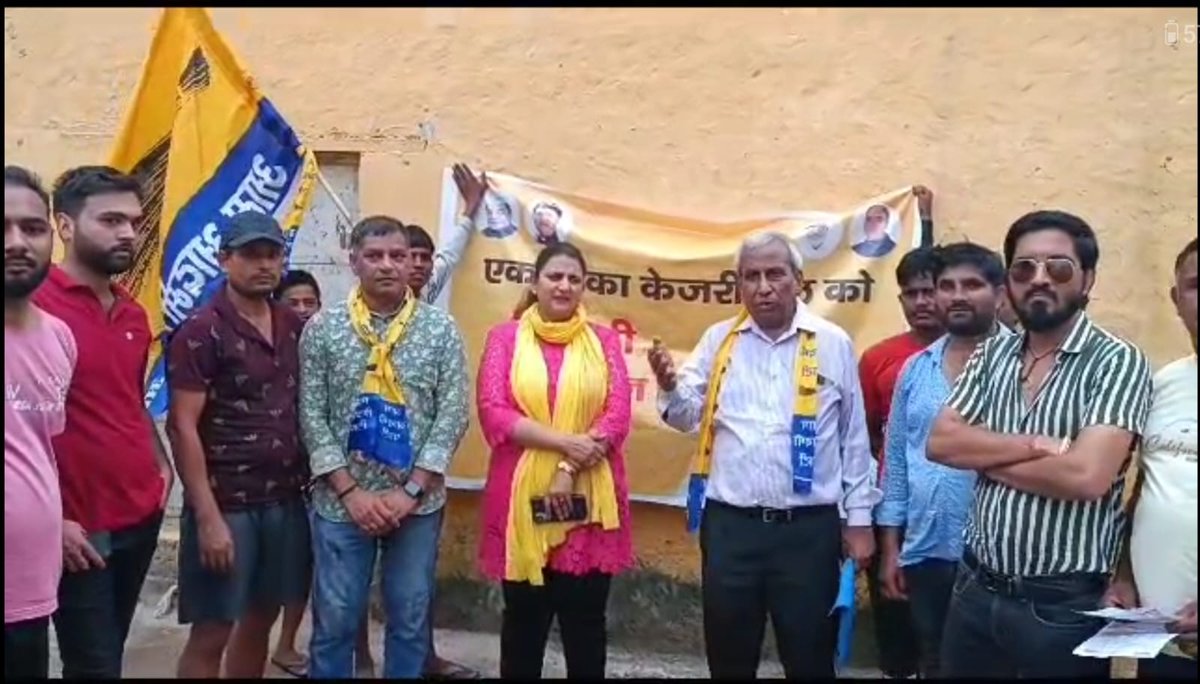 Drsarika005's tweet image. #BijliAndolan
Door to door in Bhimgarh khedi village, ward 10 Gurgaon with Hari Singh ji, Sunil Gehlot Bhai and team. The water logging, open garbage is so disturbing.  Gurgaon deserves better. 🇮🇳