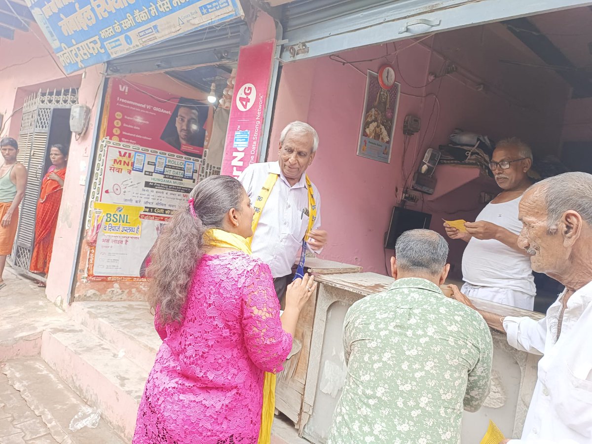 Drsarika005's tweet image. #BijliAndolan
Door to door in Bhimgarh khedi village, ward 10 Gurgaon with Hari Singh ji, Sunil Gehlot Bhai and team. The water logging, open garbage is so disturbing.  Gurgaon deserves better. 🇮🇳