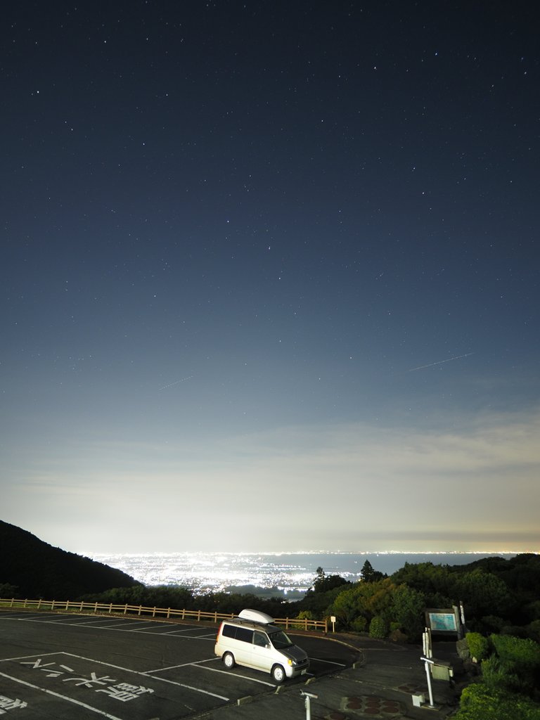 TAKAchannel_'s tweet photo. 2023.7.28(金) 伊勢志摩スカイラインからの夜景。鳥羽みなとまつりで延長営業なんで時間いっぱい撮れるモノを😆
1.鳥羽方面(この真ん中辺りから花火)
2.伊勢方面の夜景を眺めるカップル😊
3.せっかくなんでマイカーと夜景&星空(笑)
#伊勢志摩スカイライン #ePOWERROAD #夜景
#鳥羽みなとまつり https://t.co/06LQBWxhL0