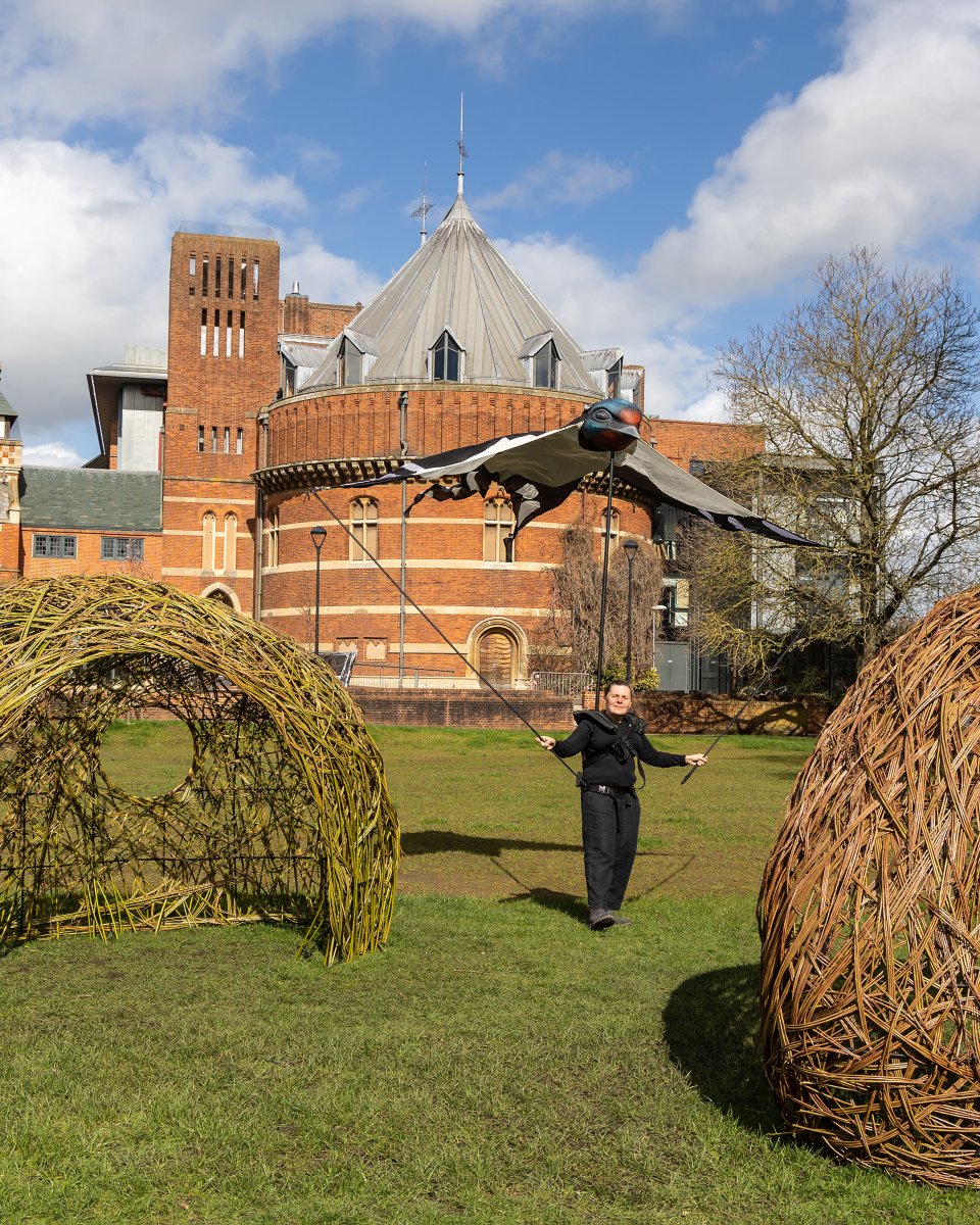 🌳 If you're in Stratford-upon-Avon this summer, join us for a range of free family activities outside the RSC ☀️ 

Find out what's on: rsc.org.uk/summer

📸 Lucy Barriball © RSC