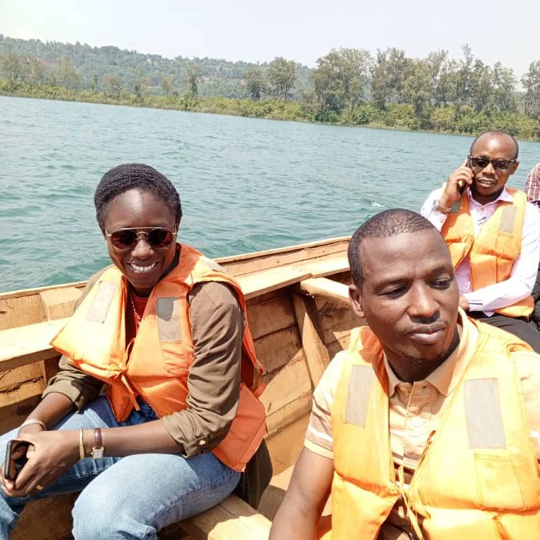 Uyu mushinga uzaha amashanyarazi ingo zirenga 25,000kandi imiryango itishoboye izahabwa amashanyarazi ku buntu ndetse bakorerwe na installation y'inzu ku buntu.Nyuma iri tsinda riherekejwe n'umukozi ushinzwe amashanyarazi ryasuye ikirwa cya Gihaya hamwe mu hazagezwa amashanyarazi