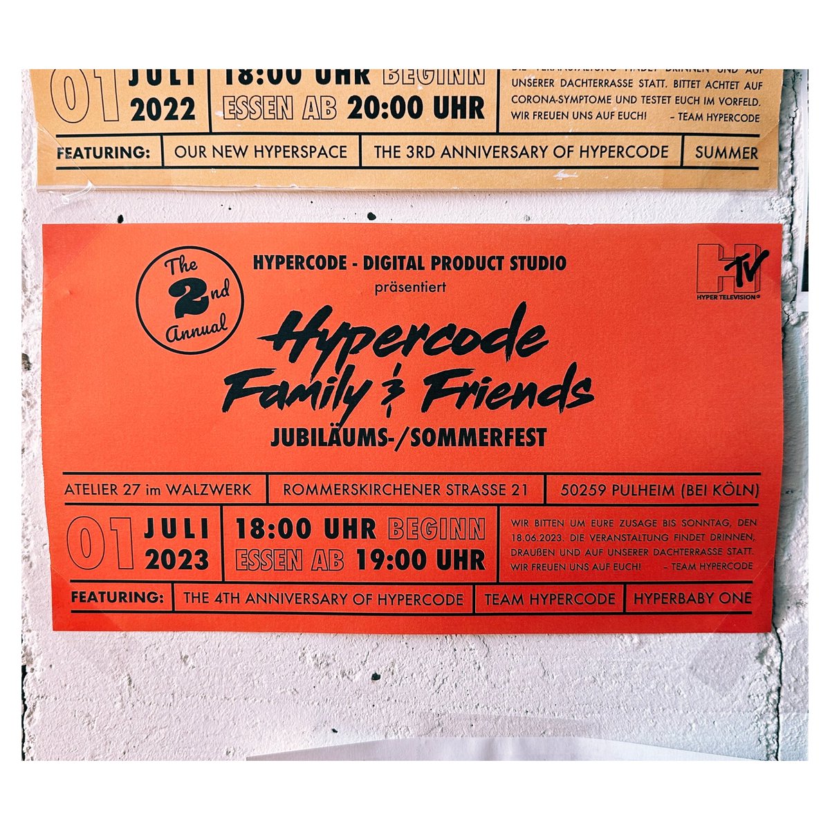 HypercodeStudio's tweet image. 𝗦𝗼𝗺𝗺𝗲𝗿𝗳𝗲𝘀𝘁 𝘇𝘂𝗺 𝗩𝗶𝗲𝗿𝗷𝗮̈𝗵𝗿𝗶𝗴𝗲𝗻!
Am 1. Juli durften wir unser 4. Firmenjubiläum feiern! Dazu haben wir in unser Office im WALZWERK geladen, wo mit rund 40 Gästen das »Hypercode Family & Friends Jubliäums- & Sommerfest« stattfand.
→ hypercode.de/blog/4-jahre-h…
