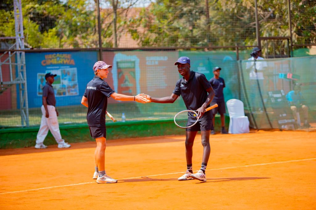 tennis_rwanda's tweet photo. #DavisCupRwanda 

Group IV - Africa - Group B 

Day III, Match III 

Chris Lukanu Andre &amp; Fernando Andre ( #Angola) ✅️

6-4 6-3 

Luca Figueiredo &amp; Edilson Rosa ( #Mozambique

#DavisCup #CIMERWA #AmekiColor #ParkInn #SimbaVoyages #VisitRwanda #Liquid https://t.co/f9OFWqMXNI