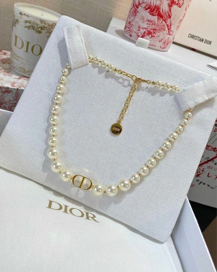 Outfit_Luxy's tweet photo. Dior necklace https://t.co/7bd30y3Fb3
