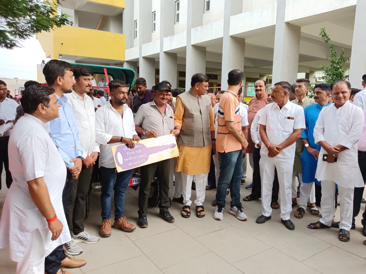 રાણપુર તાલુકાના વિવિધ વિકાસલક્ષી કાર્યોના લોકાર્પણ તથા વર્ક ઓર્ડર વિતરણ‌ કાર્યક્રમ યોજાયા બાબત.*

આજરોજ‌‌ તા-૨૮/૦૭/૨૦૨૩ ના કલાક-૧૭/૦૦ વાગ્યાથી કલાક-૧૮/૧૫ વાગ્યા દરમ્યાન‌ *નાઓની આગેવાની તથા *શ્રી ધનશ્યામભાઇ વિરાણી* (પ્રમુખ બોટાદ‌ જીલ્લા પંચાયત) ના અધ્યક્ષ સ્થાને‌