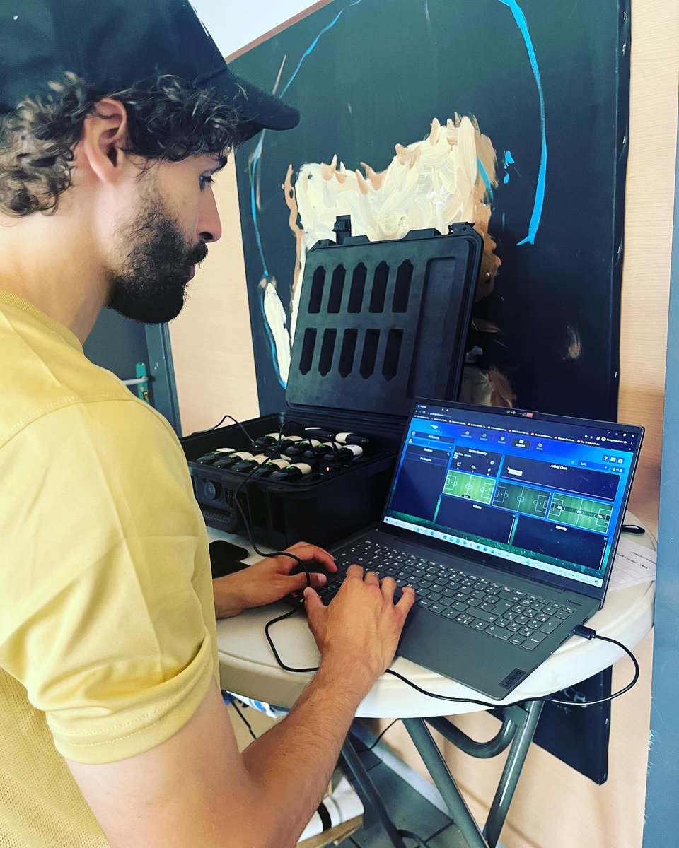 FC93officiel's tweet photo. ✔️ Dernier entraînement de la semaine pour les joueurs du FC93, au programme, une opposition interne avec l’utilisation des données GPS et un moment de convivialité autour d’un barbecue. 😆
Repos ce week-end !! 🔥🔥
#ALLEZFC93 https://t.co/32qLNIZMPk
