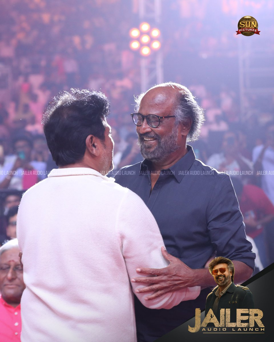 sunpictures's tweet photo. Shivarajkumar's fanboy moment got captured!❣️😍 #JailerAudioLaunch

@rajinikanth  @anirudhofficial @Mohanlal @NimmaShivanna @bindasbhidu @tamannaahspeaks @meramyakrishnan @suneeltollywood @iYogiBabu @iamvasanthravi #Jailer #JailerFromAug10 https://t.co/56JwKhZtwJ
