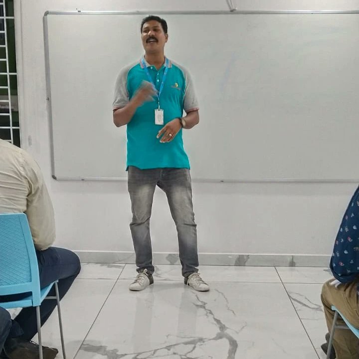 HoneyyGroup's tweet photo. Learning never stops! On day 2 of training, our new employees are honing their skills and getting hands-on experience. Proud to see them embrace the journey to success!
#newemployeeorientation #employeeengagement #newemployeetraining #Futureleaders #skillsdevelopment https://t.co/wh1lcdTDy8
