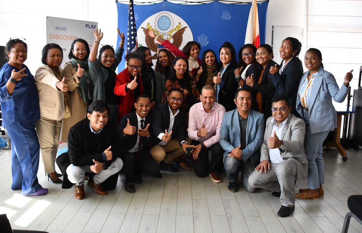 caseweatherhead's tweet photo. Weatherhead and @VealeInstitute's @MGCleve held a 3-day entrepreneurship workshop in Madagascar to local entrepreneurs as part of the @StateDept U.S. Speaker Program π. Get to know more about the workshop: https://t.co/Ddq9HDn5Iv #CWRUentrepreneurs #TheWeatherheadWay https://t.co/BVSrSjBu0m