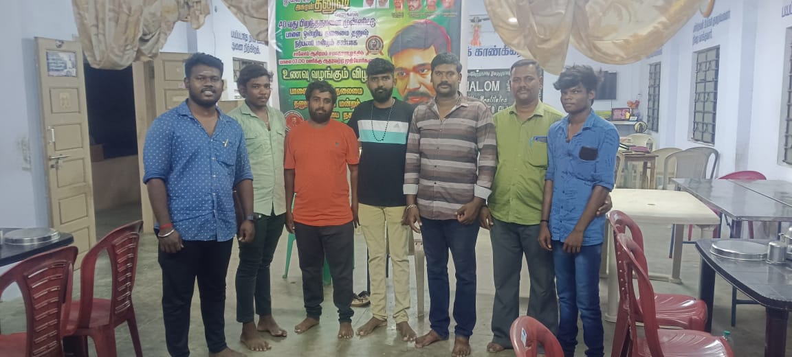 Nellai__Dfc's tweet photo. இன்று அன்பு தலைவர் தனுஷ் அவர்கள் பிறந்தநாளை முன்னிட்டு பாளை ஒன்றிய தலைமை தனுஷ் நற்பணி மன்றம் சார்பாக ஆதரவற்ற முதியோர்களுக்கு சாலோம் ஆசிரமத்தில் இரவு உணவு வழங்கப்பட்டது ♥️🙏💐 @dhanushkraja @theSreyas @DirectorS_Shiva @B_RAJA_ @PalayamkottaiD @KamarajNellai @Nellaipandi353 https://t.co/0hqt0va3y6