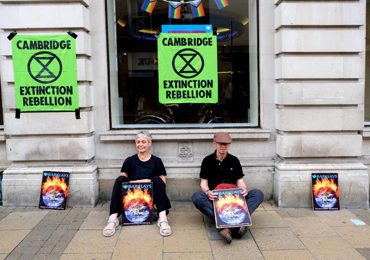 Barclays has provided more than £190bn to the fossil fuel industry in the last 6 years alone. This makes it the largest fossil fuel financier in Europe and 7th globally. Today, we joined an @XrBuddhists coordinated national meditation action outside Barclays, the Ecocide Bank.