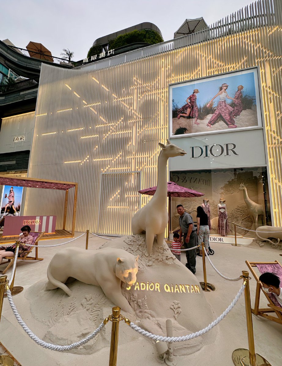 zhouyanjin2's tweet photo. Dior 迪奧萬象城店
Dior TEARS 
#臺灣
#臺北
#臺北小巨蛋
#精品特惠 https://t.co/wvgApzXIac