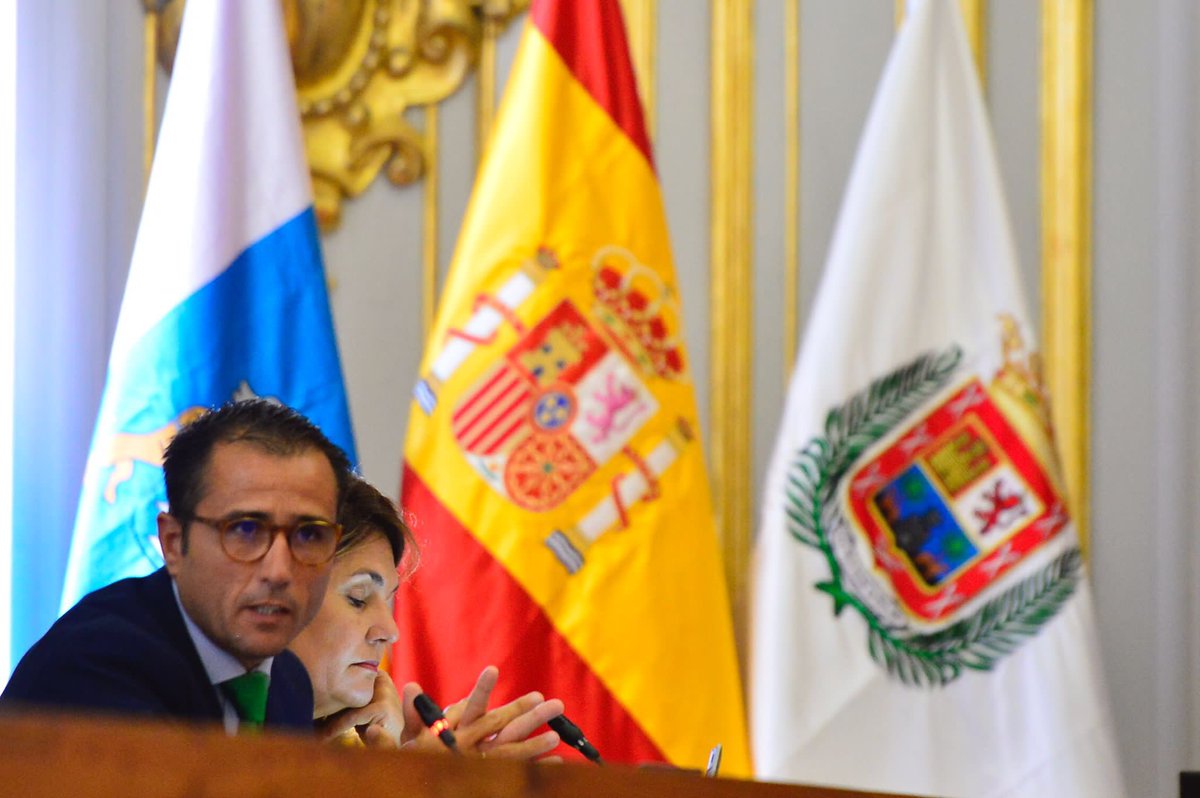 🔵 Hoy hemos despedido al alma mater del Grupo Municipal Popular.

La corporación pierde a un gran profesional, pero sobretodo pierde a una gran persona.

17 años de tu vida dedicados a mejorar la vida de los vecinos de #LPGC. 

🙏 Solo nos queda darte mil gracias <a href="/sabrosoangel/">Angel Sabroso</a>.