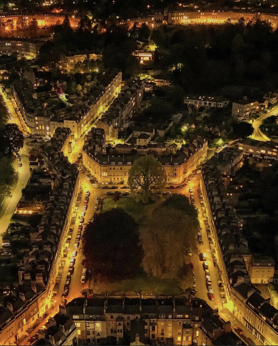 stjamesssqbath's tweet photo. Beautiful shot of St James’s Square taken in April 2023 by @bathwestdrones 🤩🤩🤩 https://t.co/BFhJM0xDSc