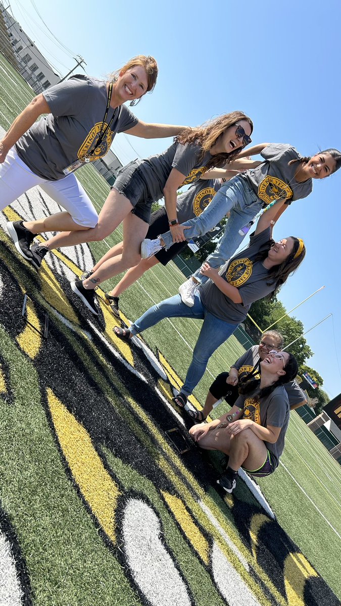 MMorrow98's tweet photo. Certified cool kids 😎 @DISDLearns #tigers1 https://t.co/lEhzxbfjMr
