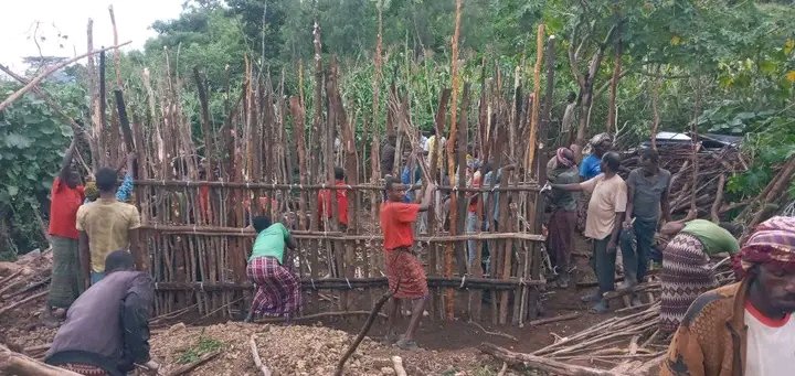 fozimohammed59's tweet photo. The volunteer work of building houses for the poor in #Bedeno district of Eastern Hararge Zone is going well ! https://t.co/fVA9mxASPc