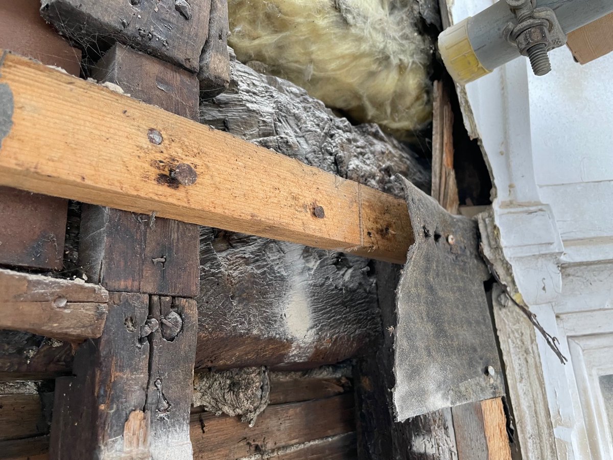 Calling medieval twitter and buildings boffins! Has anyone encountered this sort of guilloche carved decoration on a late-medieval building? Twisted bands with diamonds in the centres. Revealed during re-rendering of an earlyC15(?) house in Maldon, Essex. Many thanks! <a href="/VArchGroup/">VAG</a>