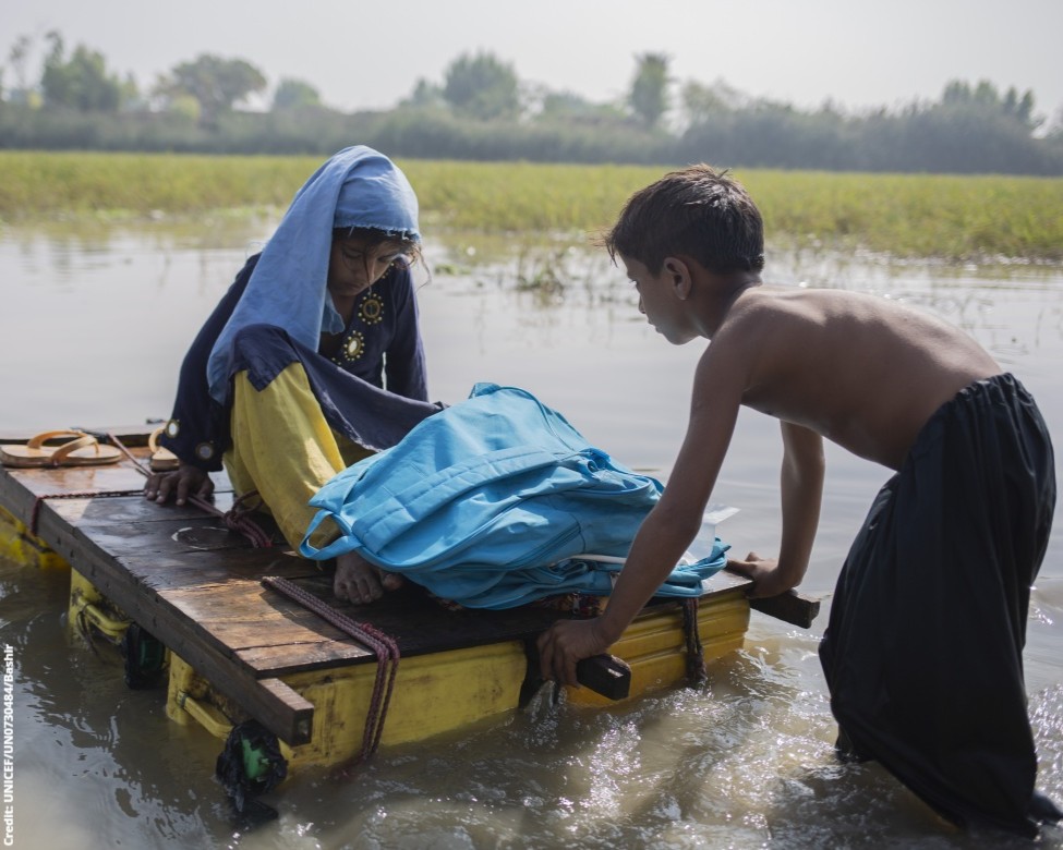 GPforEducation's tweet photo. Almost half of the world's children live in countries extremely vulnerable to the impacts of #ClimateChange

Climate-smart education systems can drive #ClimateAction and help prepare societies to live in a climate-changed world: https://t.co/cgQ6L5YVST

#ClimateSmartEd https://t.co/YNzNeewTMW