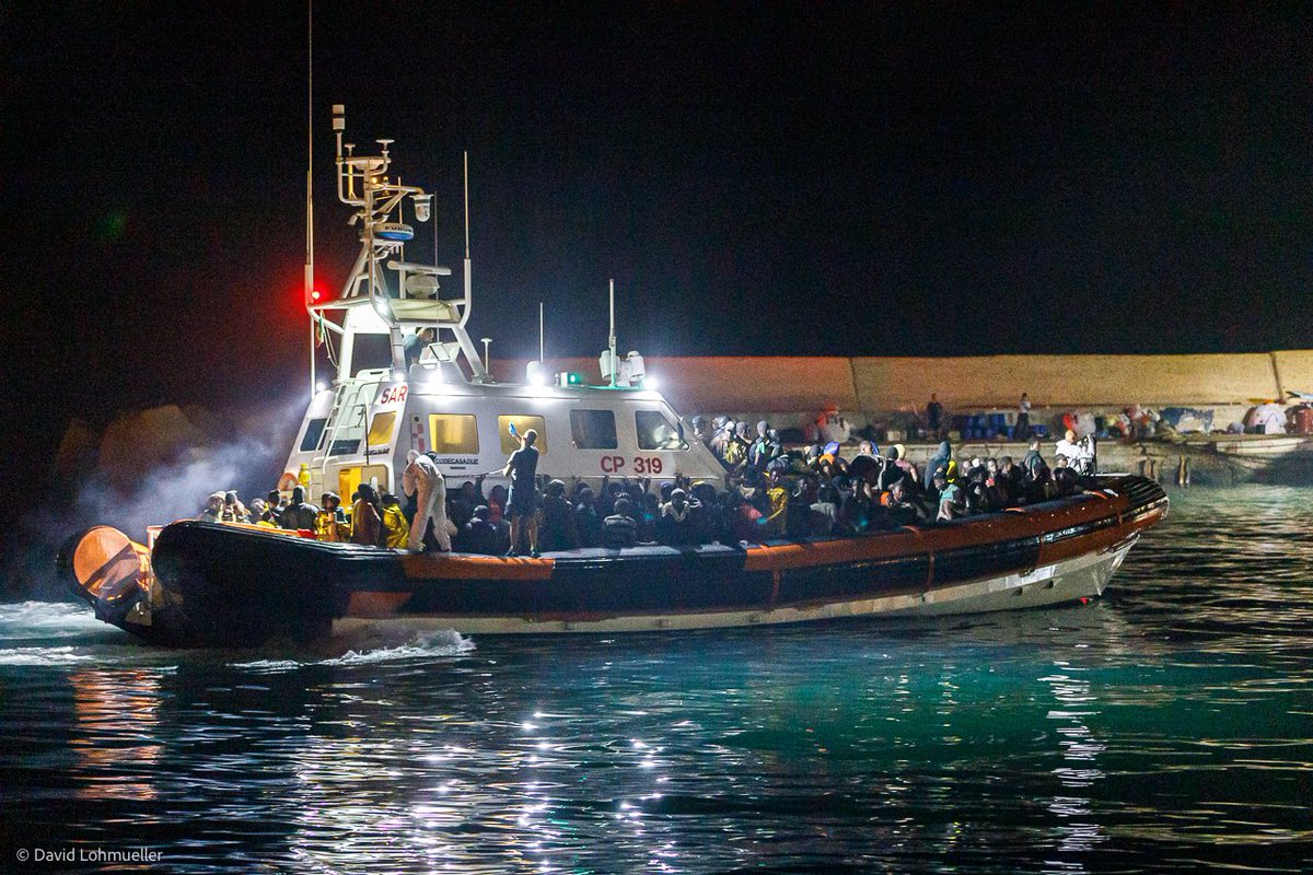 DavidLohmueller's tweet photo. A total of 7018 #migrants and #refugees arrived in #Lampedusa last week. Most of them Sub-Saharan who departed from #Tunisia, where the current political situation leaves them with almost no other choice but to flee the country. https://t.co/pXrBNLcEjn