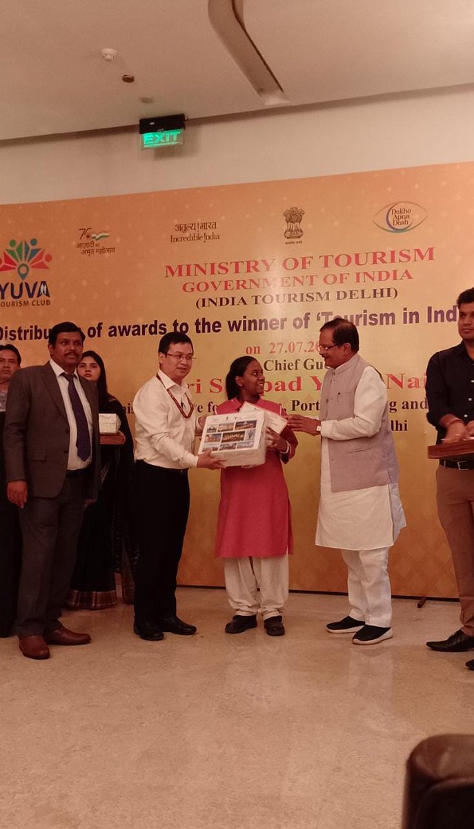 DeepaSinghDOE's tweet photo. Happy to share that Aastha, a student of Class 11 ,was felicitated for her excellent performance in the ' Tourism of India Quiz '   organized by Ministry of Tourism, GOI . She was awarded a Certificate of Merit  by Hon'ble @shripadynaik  @Dir_Education  #AzadiKaAmritMahotsav https://t.co/1CE4akCRUO