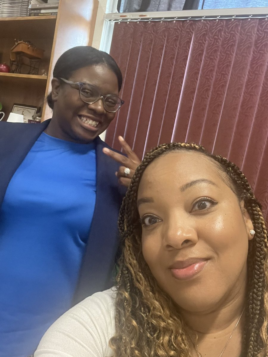 TaritaRoussell's tweet photo. First time ELA presenters at district preplanning PD. Preparing to teach high-impact instructional strategies. @harrietsteed1 #BuildingPowerfulReaders #LiteracyinHenry https://t.co/AjAAo8lXdS