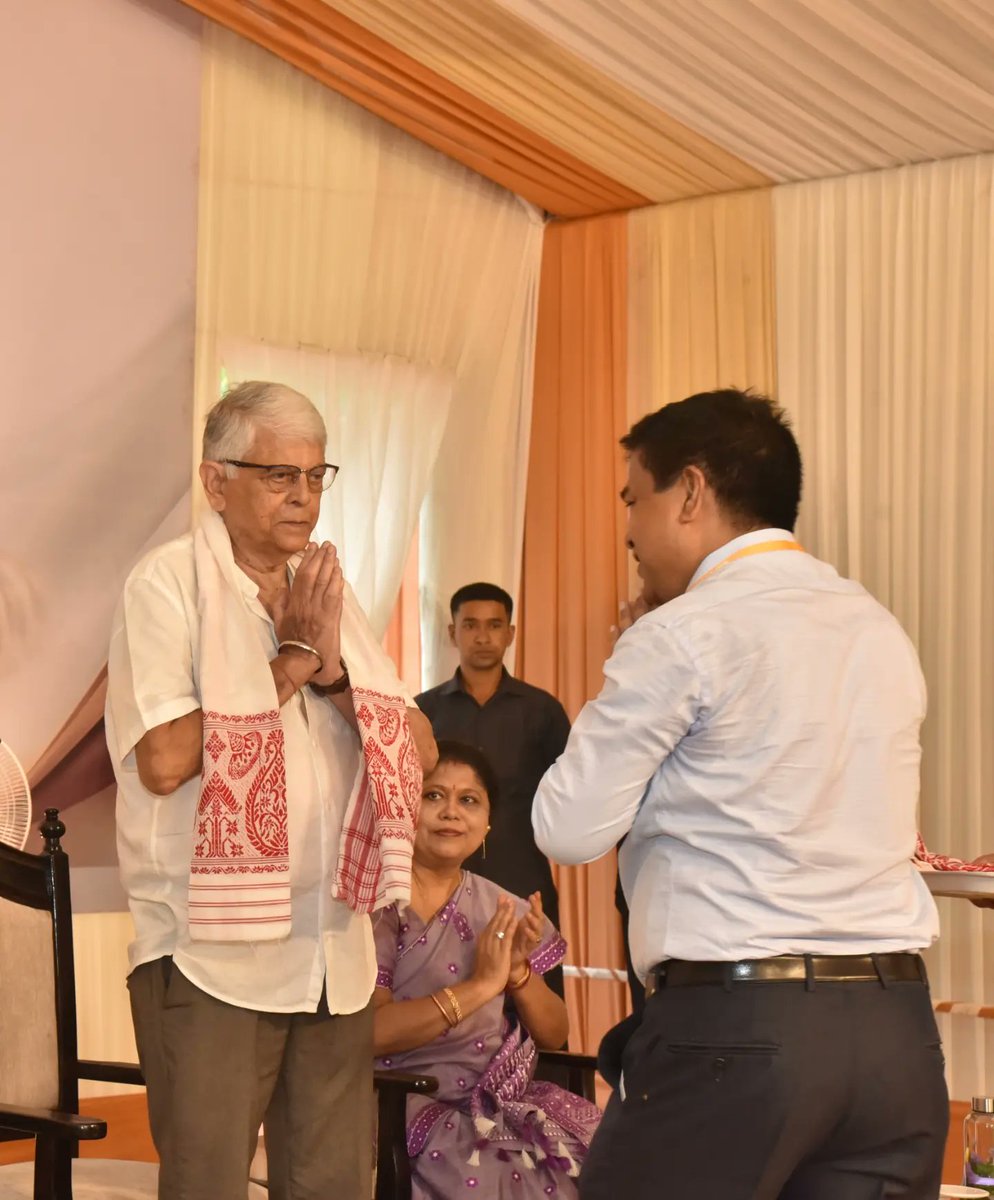 diprassam's tweet photo. Assam paid rich tribute to Deshbhakta Tarun Ram Phukan on his 84th death anniversary, commemorated as #DeshbhaktiDivas across the state today.
Here're a few glimpses of the state level celebration of 'Deshbhakti Divas' by #diprassam at Bharalu in Guwahati today. https://t.co/zicIi5qTlI