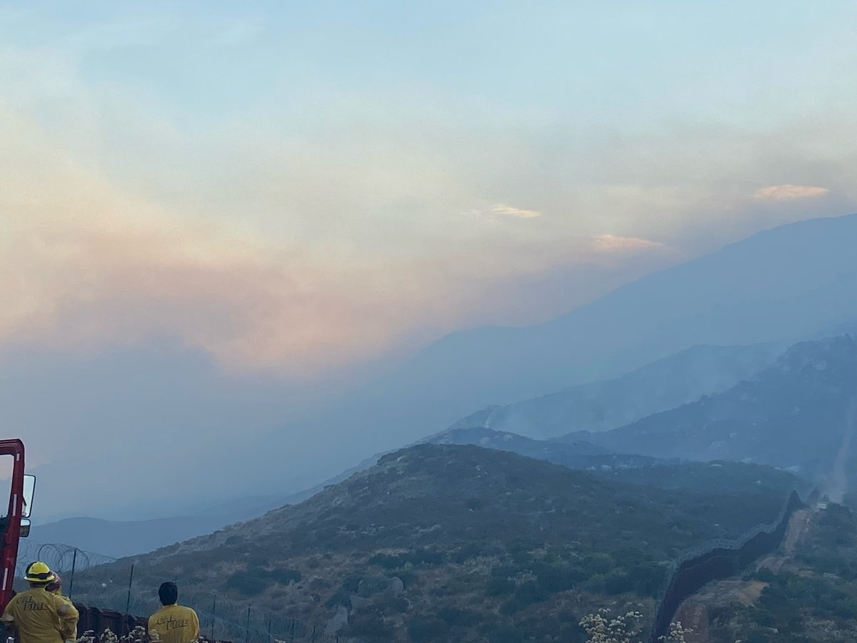 CALFIRESANDIEGO's tweet photo. #Border21Fire [Update] The fire remains four acres in the US, acerage in Mexico is undetermined. Evacuation Warnings remain in effect for the area just west of Tecate, CA. Crews will work through the day to minimize the threat of the fire extending any further northwards. https://t.co/nPC8Hx3Q2m