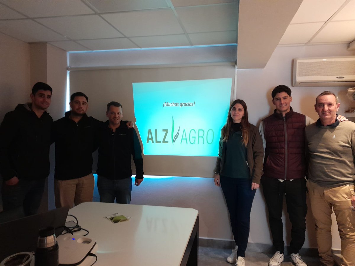 matiastesta_ia's tweet photo. Excelente jornada de Capacitación en Nutrición Vegetal y Semillas del equipo comercial de NuevoAgro en Arroyito, Córdoba.
@ALZ_Agro
#smartfoil
#tokeplus
#powerfoil
#evolutio
#nord
#alzsorgos
#fusion https://t.co/dnHyd0LOuJ
