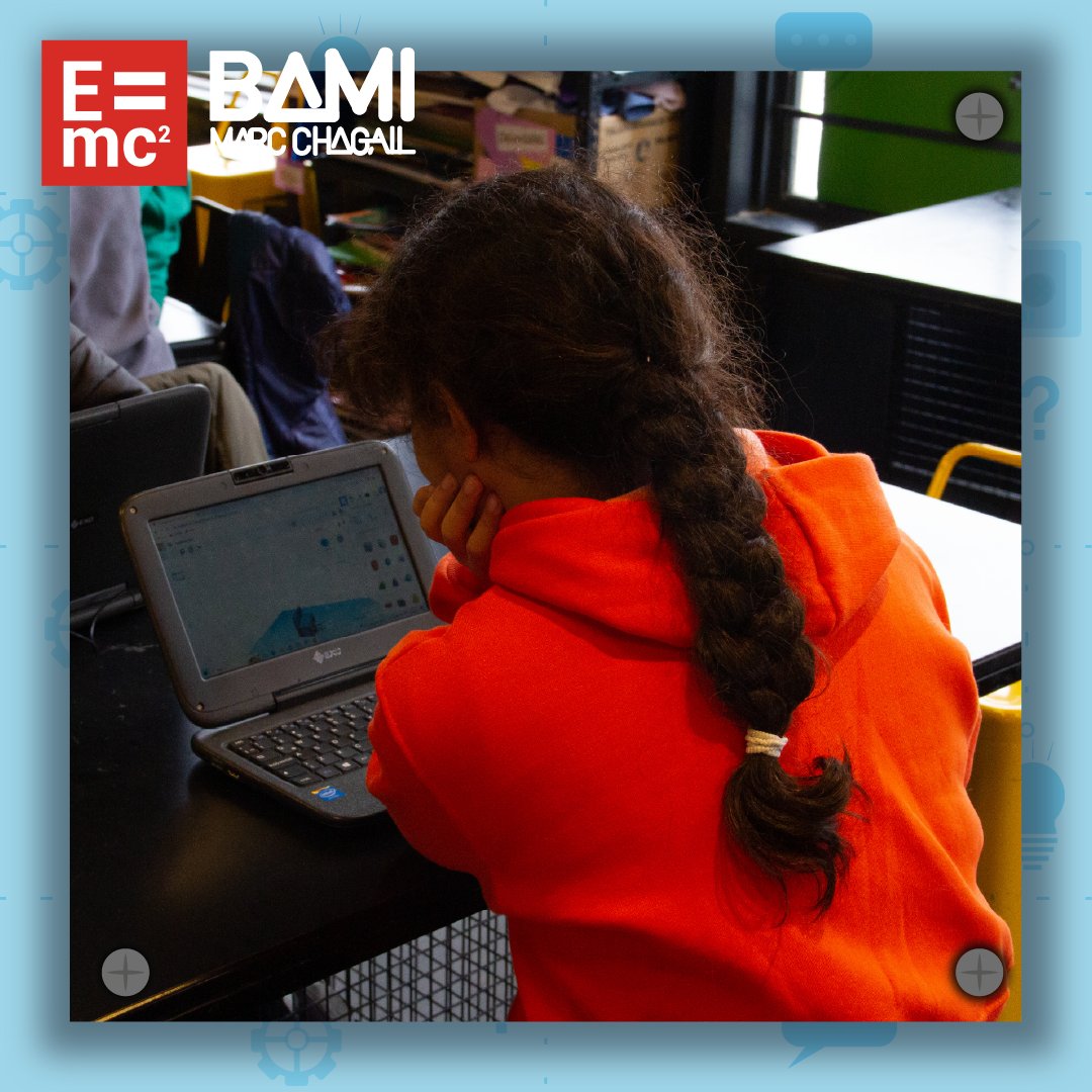 proyectoemc's tweet photo. Taller de impresión 3D 🧑🏻‍💻

Si querés participar en nuestros talleres, no dudes en seguirnos y contactarnos por mensaje directo para que podamos pasarte más info! ✉️

Todos se divierten mientras aprenden! 🤖

#robot #robotica #roboticaemc #programacion #impresion3d #tinkercad https://t.co/JDD0BCGmPk