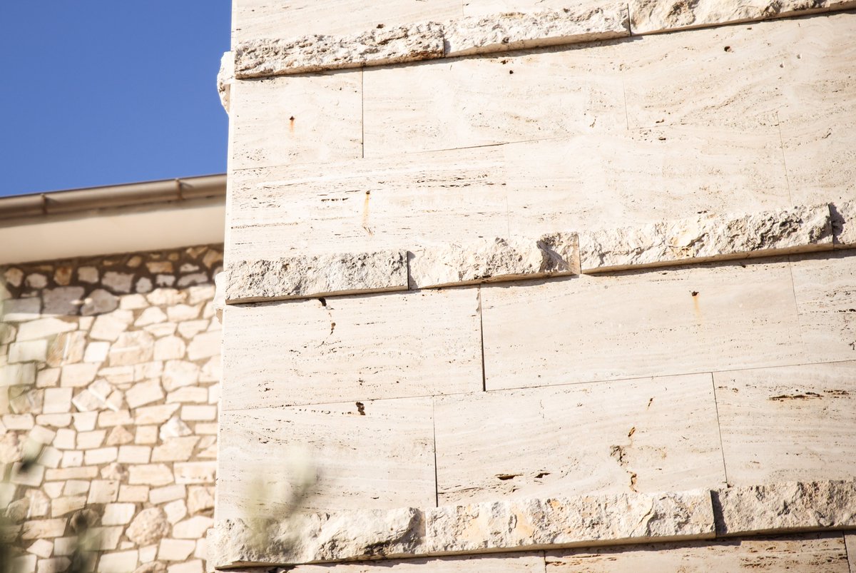stitravertini's tweet photo. 𝚂𝙰𝚃𝚄𝚁𝙽𝙸𝙰 𝚃𝚁𝙰𝚅𝙴𝚁𝚃𝙸𝙽𝙴 ✨🤍
Natural stone offers a timeless elegance and elevates any space, making a lasting impression.

Contact us at salessupport@saturniatravertini.com to find more!
.
.
.
#travertine #travertino  #tuscany #travertinotoscano https://t.co/MvNIZY0e5L