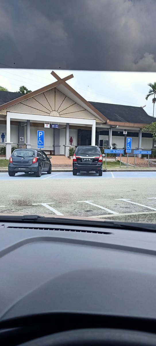 charlescf1194's tweet photo. People should respect the disabled....right? https://t.co/eWZDkLHROk