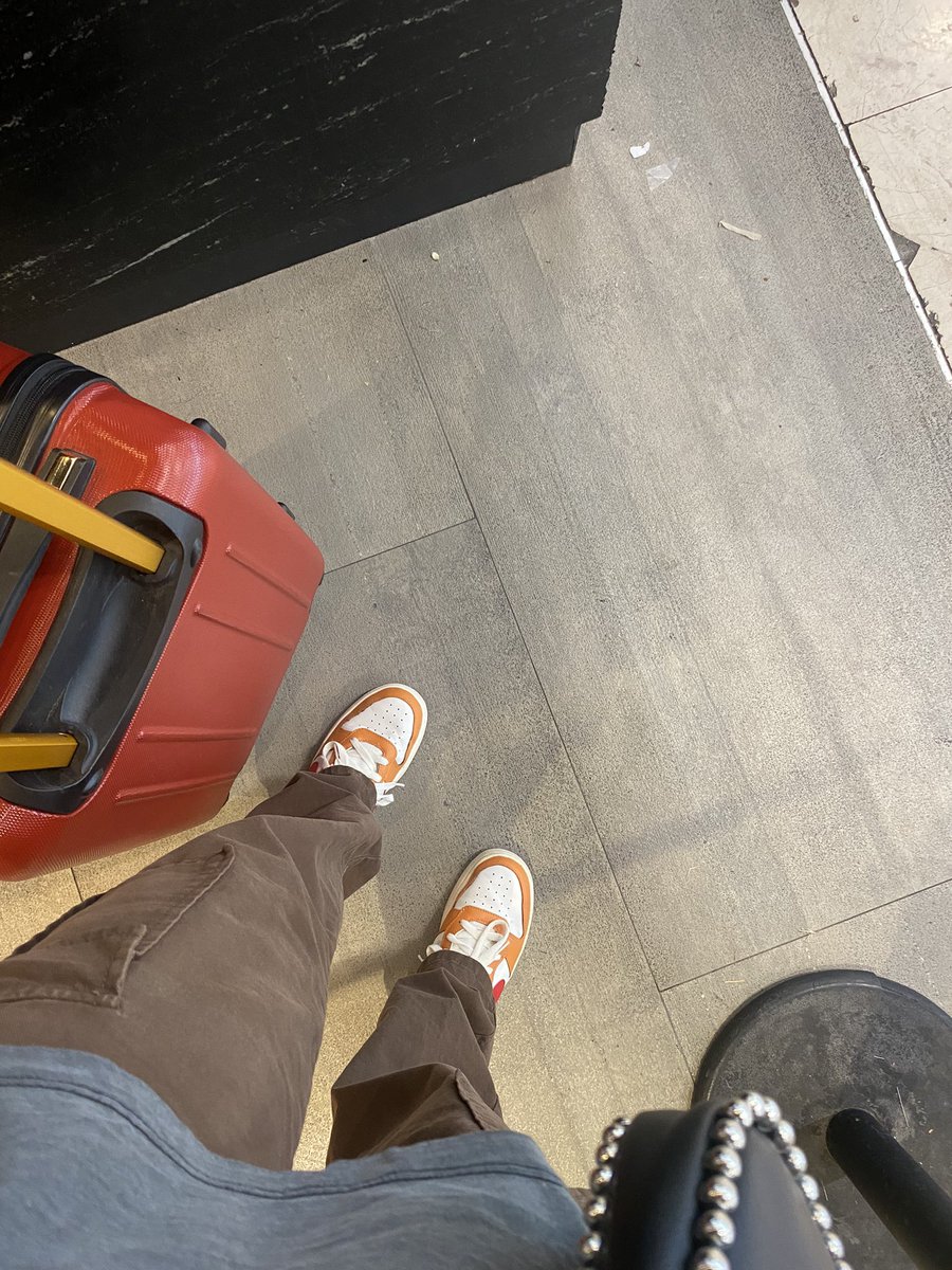 SofiaErro's tweet photo. Los pantalones cargo son mi nueva personalidad https://t.co/XCAoxSLlhM