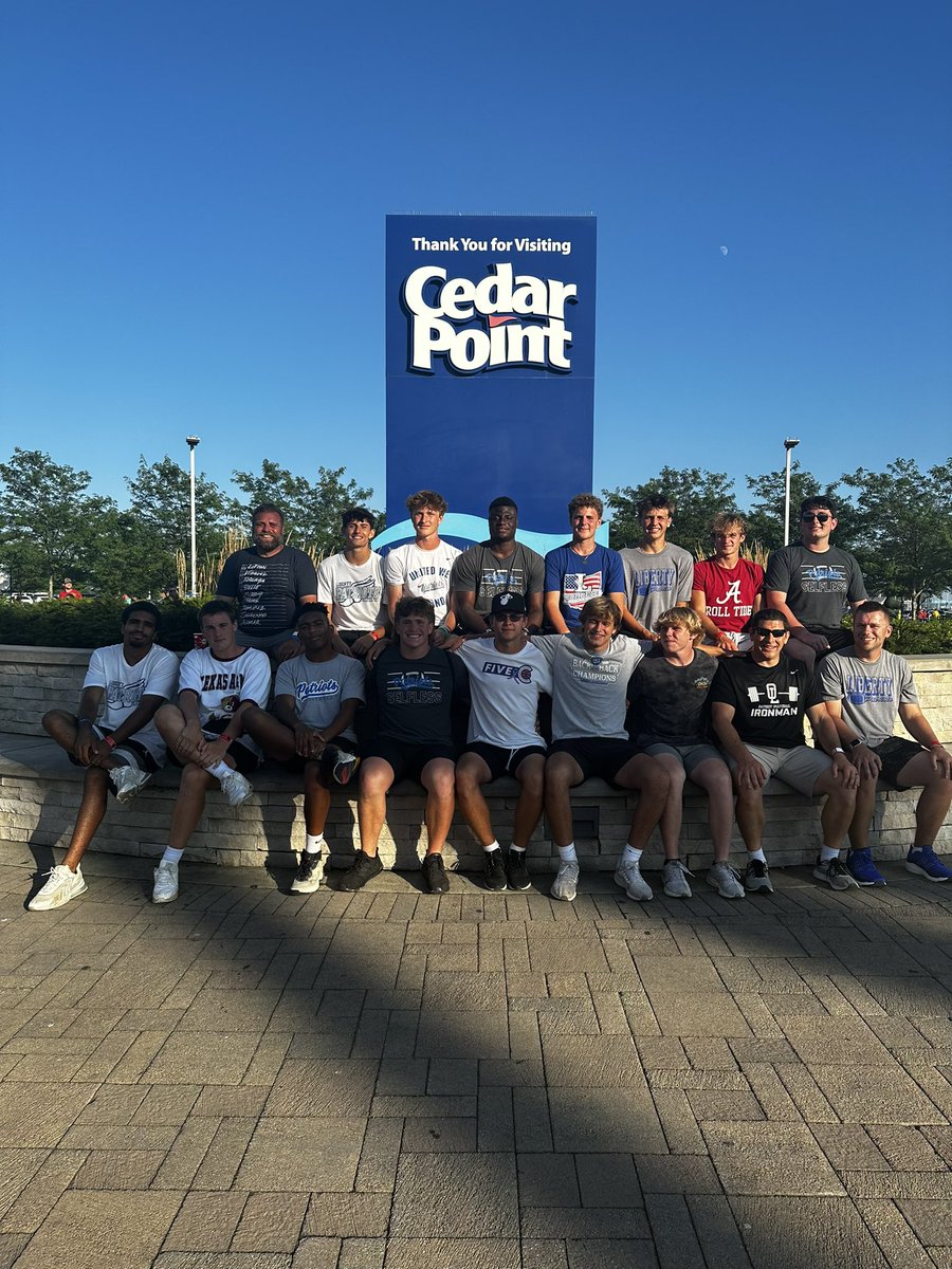 OlibFootball's tweet photo. Senior Trip to Cedar Point! https://t.co/C0DMJzSPNZ