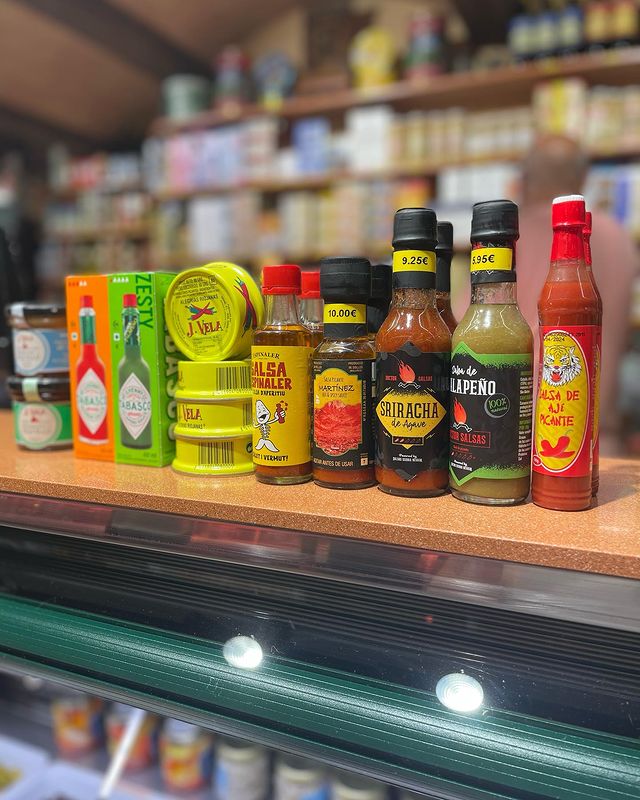 💥 Salses explosives! 💥

❤️ Es amant del picant? No et perdis les recomanacions de la mà d' Olives Torres 📝

📍 Aquesta parada del #MercatSantaCaterina ens presenten un ventall de salses que posaran al límit el sabor dels nostres plats.

<a href="/Bcn_CiutatVella/">Districte de Ciutat Vella</a>