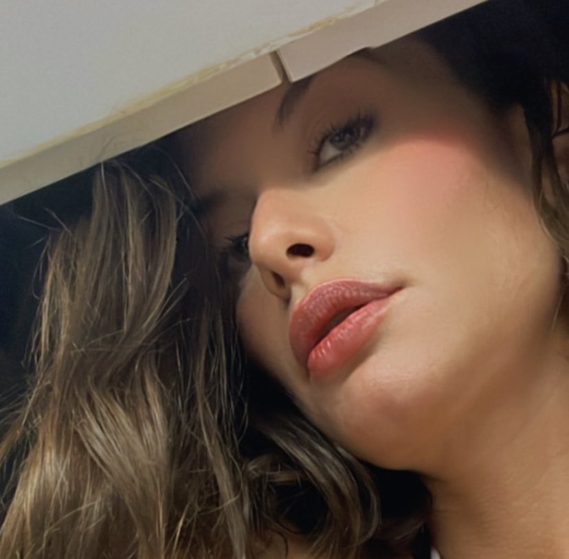 alanisnotg's tweet photo. Silêncio, Alinne Moraes vai interpretar novamente uma sapatão https://t.co/Thhj4g8wXi