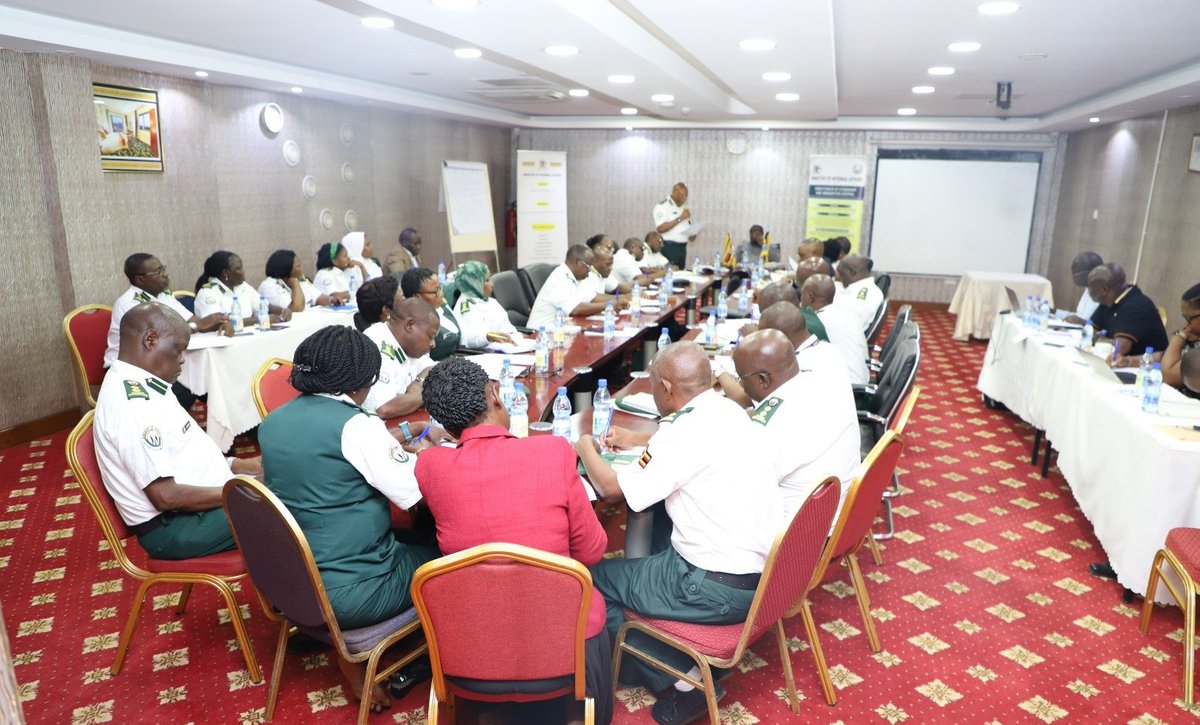 DCICUg's tweet photo. Today, Minister of Internal Affairs Maj Gen Kahinda Otafiire met with @DCICUg top management to  discuss  issues about the improvement of service delivery and promotion of national security in the execution of the Directorate's mandate. https://t.co/0DVh6nKk3i