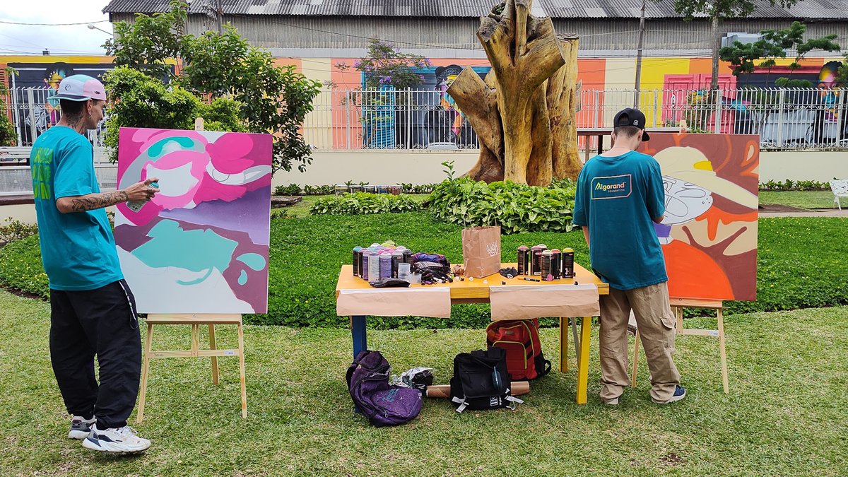 A arte digital é esse ponto. A arte é um fenômeno mundial, e um dos mais antigos. Todos sabem o que é arte, e todos gostam de algum tipo de arte, seja qual for. E todos os público estão acostumados com exposições de arte de algum tipo