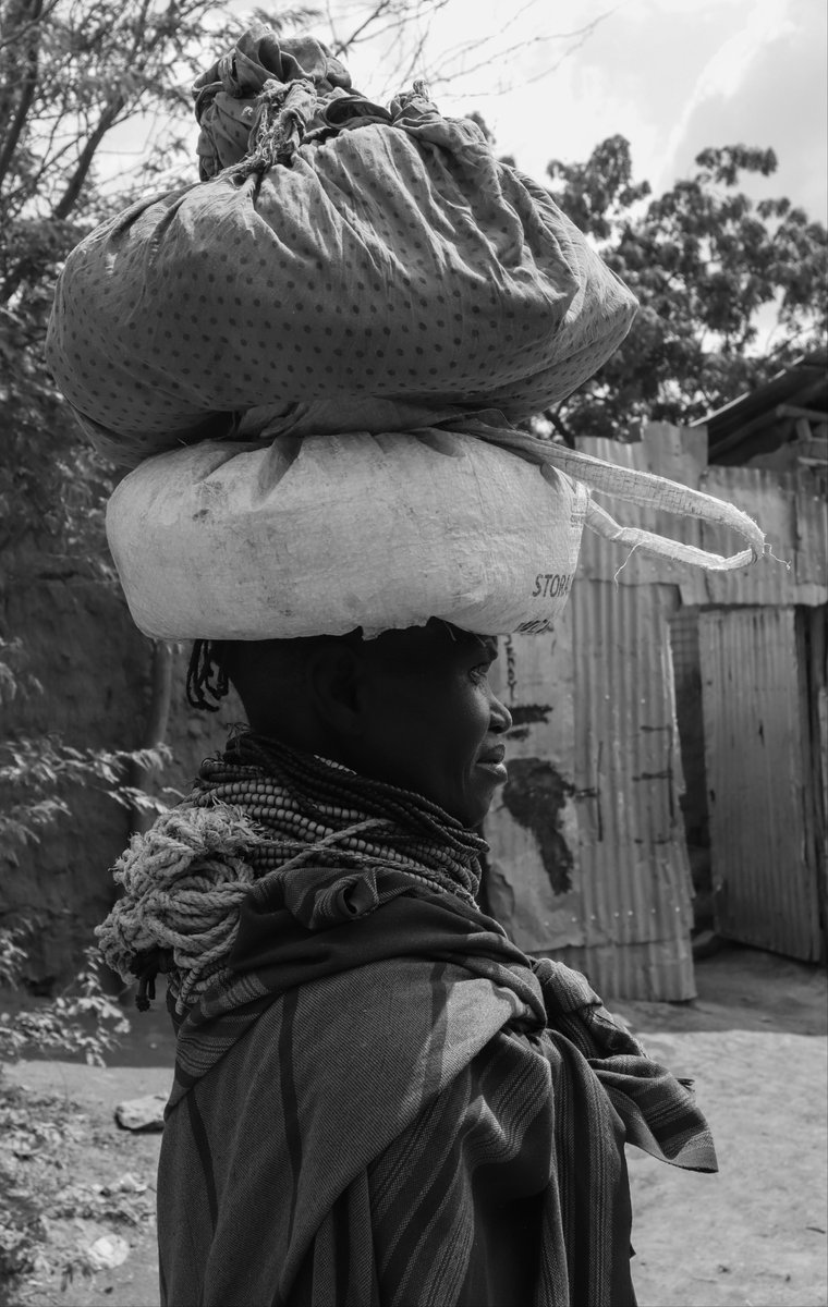 climateonlense's tweet photo. Women in Turkana as in many parts of the world worse hit by climate change face heavy burden, increased risks from extreme weather, food insecurity and displacement. It's time to recognize and address these challenges they face every day. #WomenAndClimateChange 
#ClimateJustice https://t.co/rM9uYDYmz3