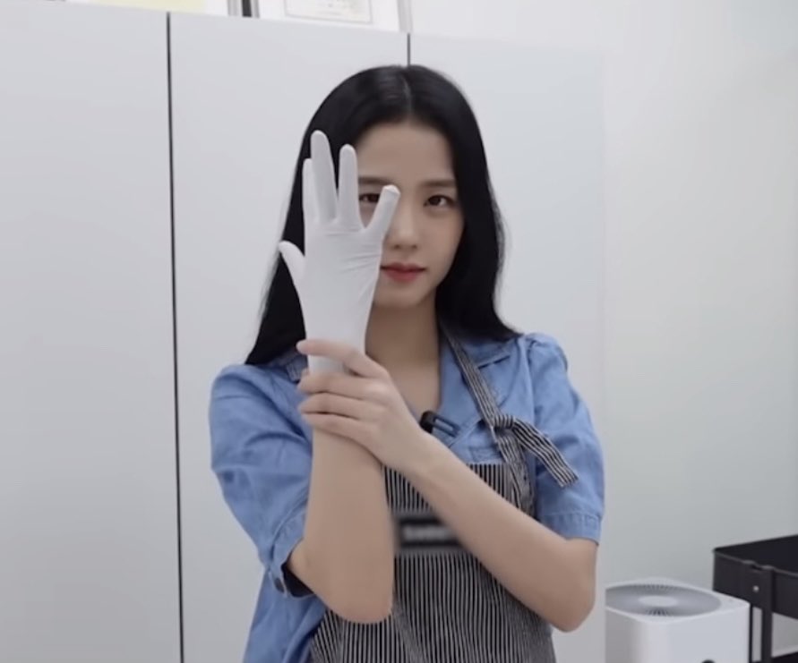 jjalt5's tweet photo. Not jisoo referencing the time they almost went to prison https://t.co/MdwmYTjpQK