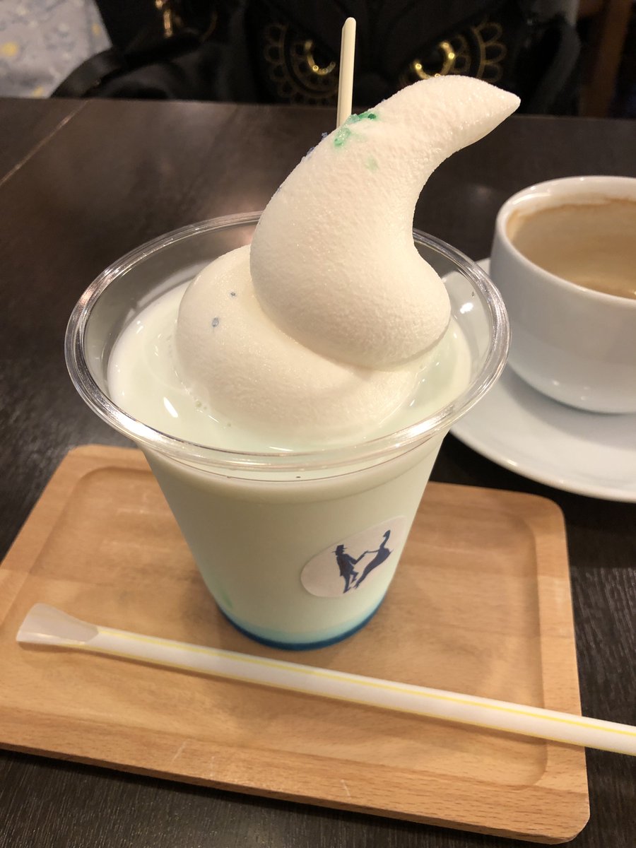 観る度に毎回印象が違いつつも毎回楽しいFUKAIPRODUCE羽衣「女装、男装、冬支度」。今日はヤングスターライトのウェーブが自分史上一番美しかった！
一貫しているのは演者がとにかく楽しそうなことと、反転＆逆再生の構成の素晴らしさ。口角は上がりっぱなし、目尻下がりっぱなしの充実した2時間。