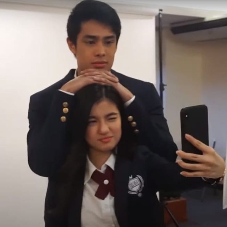 cultbelle's tweet photo. meme vice: pero maganda rin yung 6'1 na jowa 'no? 

belle: maganda siya, pero hindi siya maganda pag ginagawa kang patungan

fIRST HINDI DINENY YUNG "JOWA" SECOND AMINADO NA MAGANDANG MAY JOWA NA 6'1 😭👍🏻 https://t.co/hKm4jJ0jSa
