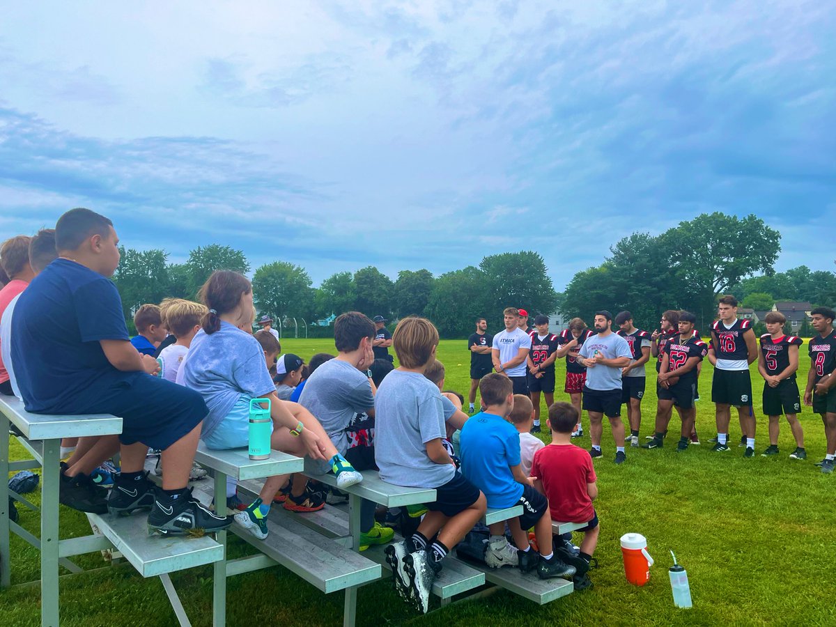 Family! Current, former, and future Bombers listening to <a href="/DannyPortas19/">Danny Portas</a> of <a href="/IthacaBomberFB/">Ithaca Bomber Football</a> and <a href="/JoeCannizzaro4/">Joe Cannizzaro</a> of <a href="/_SCFootball/">Springfield Football</a>. These two Bomber legends came back to talk to talk to our campers about what it takes to be successful.  Good luck this season Danny and Joe!
#FTD