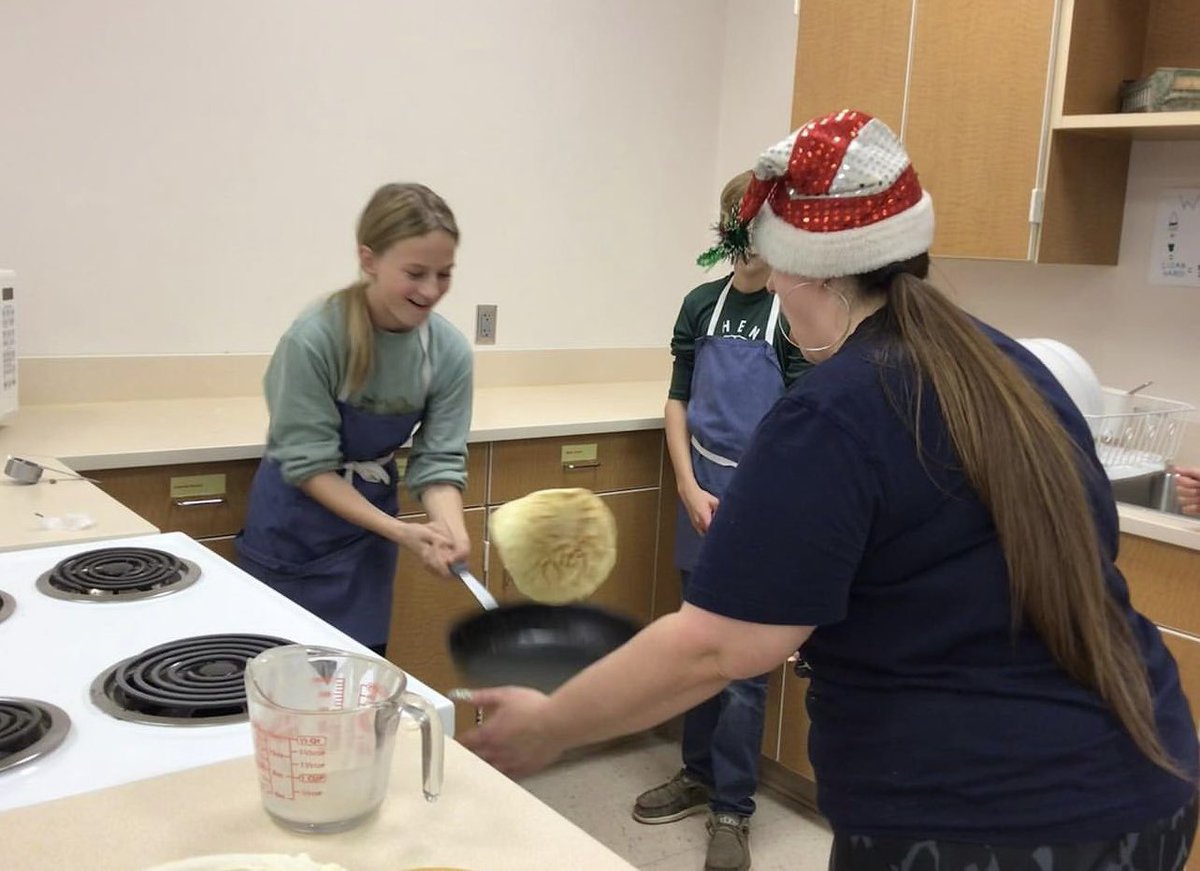 AthensCitySD's tweet photo. Flip, flip, hooray! It's #FlashbackFriday! ๐ฅ
Remember when Chef D came to AMS and cooked crepes with our Family and Consumer Sciences #FCSedu Wellness class?
What have you been enjoying cooking this summer?! โ๏ธ๐ฝ #AthensBulldogs https://t.co/3ObZZWsaBl