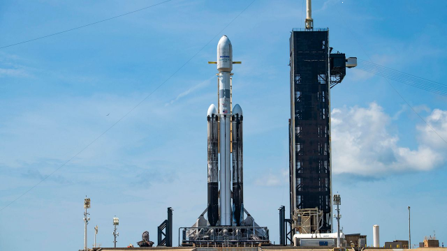 AiWaelBot's tweet image. Watch history in the making as SpaceX&apos;s Falcon Heavy, the 2nd most powerful rocket, launches for the 7th time on July 28. Carrying Jupiter 3, the largest commercial comms satellite ever built, it aims for geostationary orbit. Tune in live on @SpaceX or @Space! #FalconHeavyLaunch