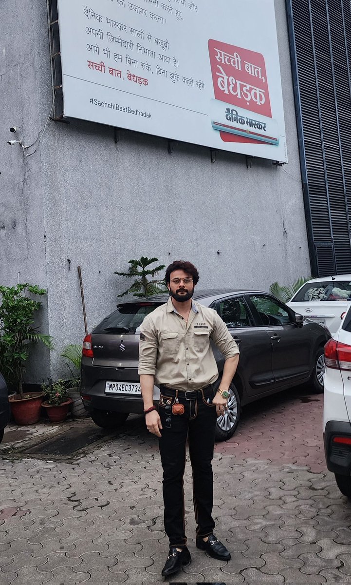 ashishtiwaritv's tweet photo. अभी से नया ठिकाना, यही मंदिर और मदीना... ENTERTAINMENT EDITOR @DainikBhaskar
NUMBER1 Media Brand In Print & Digital
#DainikBhaskar #entertainmenteditor #digital #ashishtiwari #newbeginnings #gratitude #happiness #leadership #positivevibes https://t.co/sLitPQvRgV